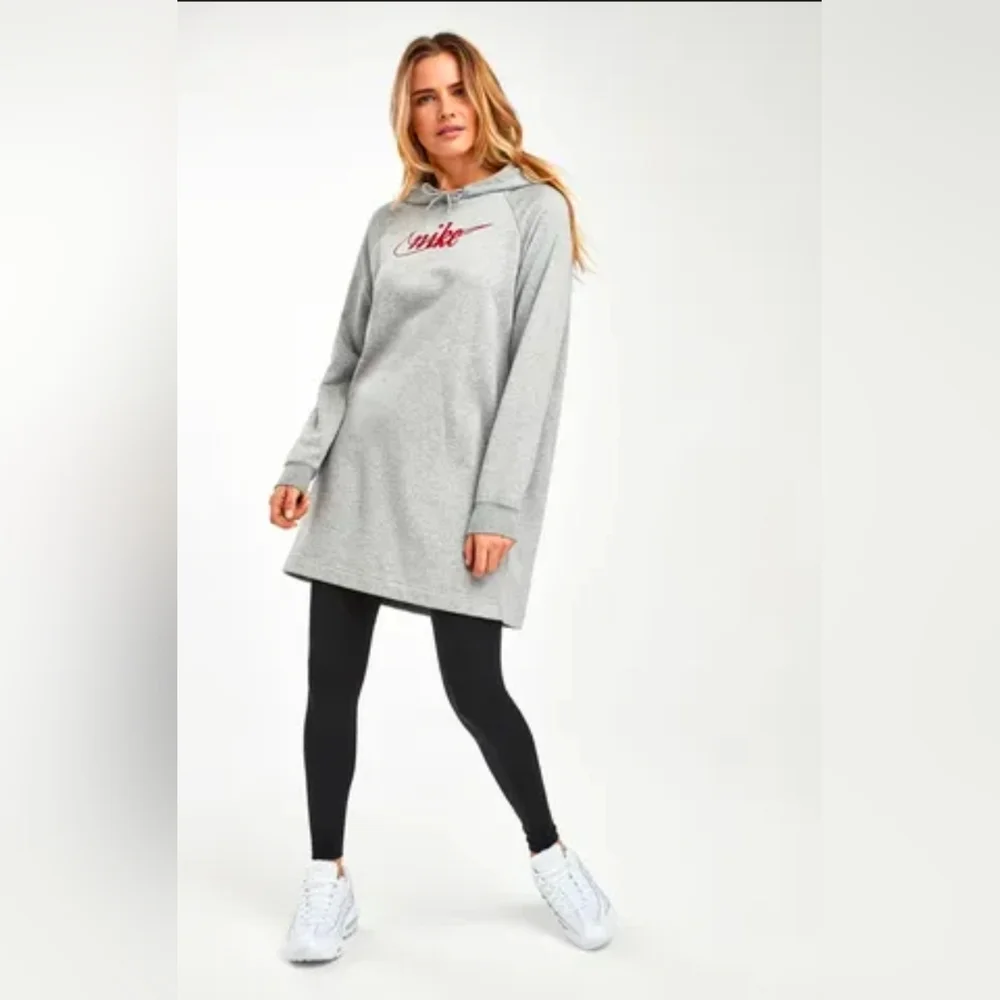 nike sweater dress Women's can XS (0-2) hugging feel 66% rayon/30% nylon/4% spandex Machine wash Imported Color Nike sweatshirt dress in light